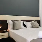 Elio's 3*