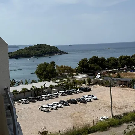 Elio's 3*